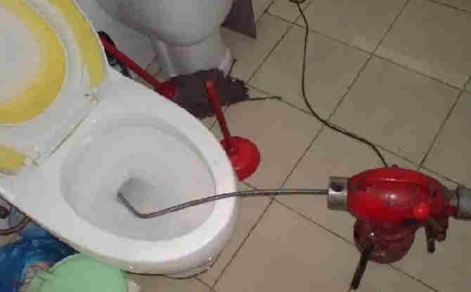 市中马桶通下水